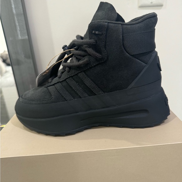 ADIDAS FEAR OF GOD ATHLETICS
Los Angeles Hiker NEW WOMAN SIZE 7.5☑️ MEN6.5 ☑️ - Picture 3 of 7